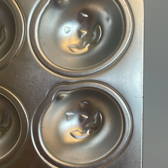 Mini pumpkin cupcake mold pan makes 12 - Picture 2 of 4